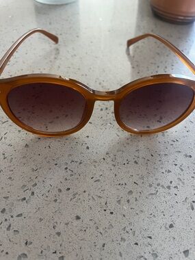 Women’s Amber Round Sunglasses - Stylish UV Shades